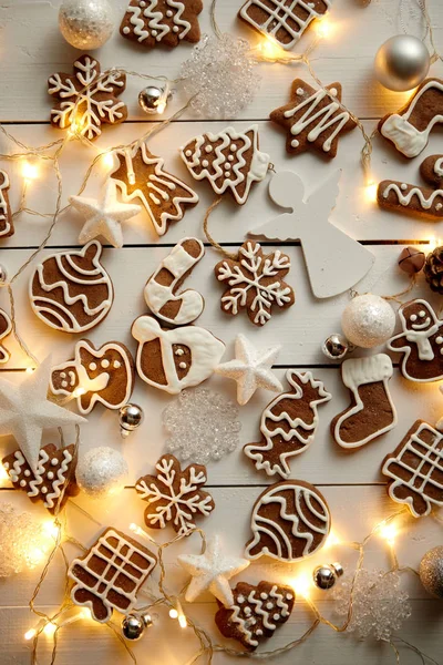 크리스마스 단맛 재료. 진주조개 장식을 한 생강 쿠키 — 스톡 사진