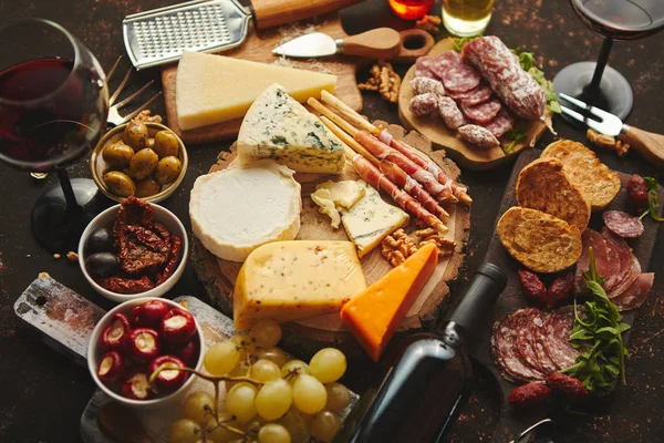 Ampio assortimento di vari aperitivi tasety spagnoli, francesi o italiani — Foto Stock