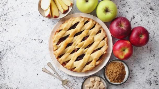 Delicious apple pie cake with a fresh fruits, brown and powder sugar — Stock Video