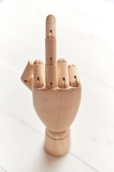 Drewniane sztucznej dłoni pokazuje ukryty przekaz — Zdjęcie stockowe