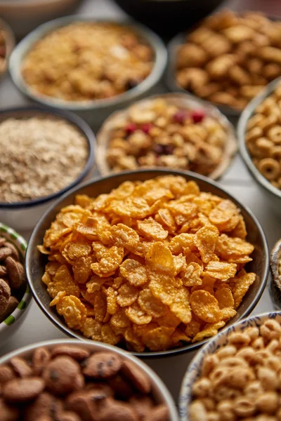 Enfoque cercano y selectivo. Composición de los diferentes tipos de cereales —  Fotos de Stock