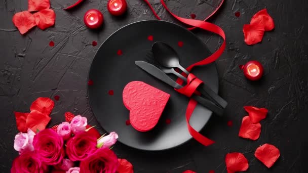 День Святого Валентина, обстановка столу та концепція романтичної вечері . — стокове відео