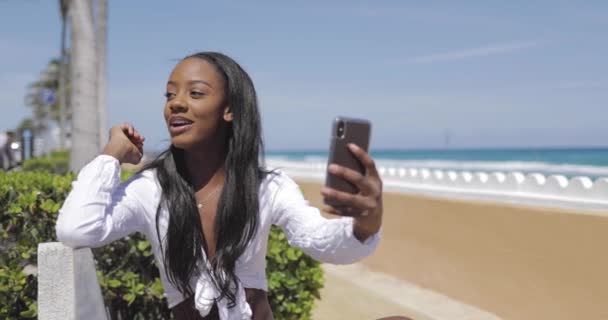 Woman taking selfie on bench — Stock Video