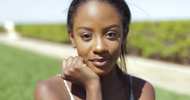 Young woman in sportswear on lawn — Stock Video