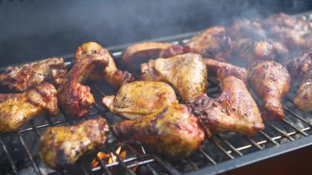 Delicious chicken pieces frying on barbecue grill — Stock Video