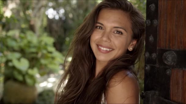 Relaxed woman leaning on wooden door — Stock Video