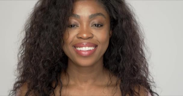 Beautiful African American woman smiling for camera — Stock Video