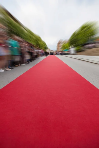 Klassiska Röda Mattan Över Gatan — Stockfoto