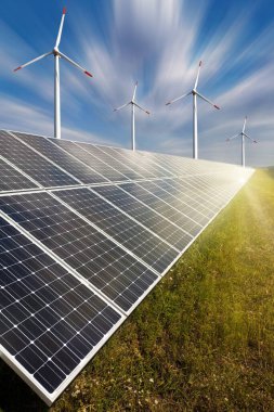 Yenilenebilir güneş enerjisi ve rüzgar kullanan enerji santrali.