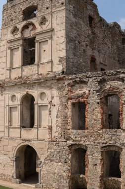 Ağustos 2018, ujazd Köyü, Polonya: Harabeleri eski Lehçe krzyztopor aradım Kalesi