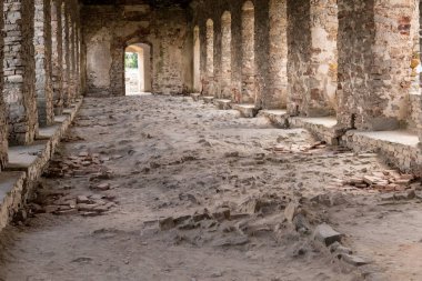 Ağustos 2018, ujazd Köyü, Polonya: Harabeleri eski Lehçe krzyztopor aradım Kalesi
