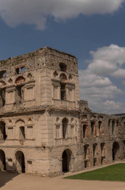 Ağustos 2018, ujazd Köyü, Polonya: Harabeleri eski Lehçe krzyztopor aradım Kalesi