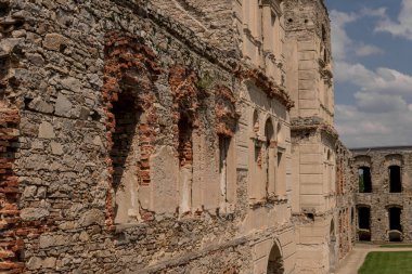 Ağustos 2018, ujazd Köyü, Polonya: Harabeleri eski Lehçe krzyztopor aradım Kalesi