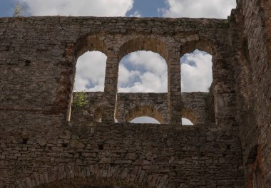 Ağustos 2018, ujazd Köyü, Polonya: Harabeleri eski Lehçe krzyztopor aradım Kalesi