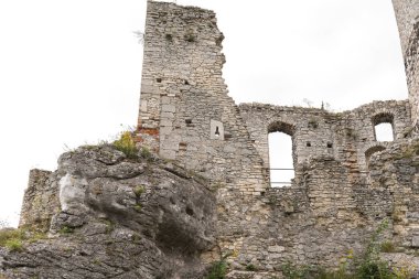 Ağustos 2018, ogrodzieniec, Polonya: detay eski ogrodzieniec ortaçağ kalesi kalıntıları ediyor