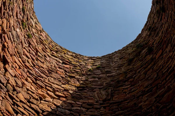 büyük bir baca eski çelik fabrikası taştan iç