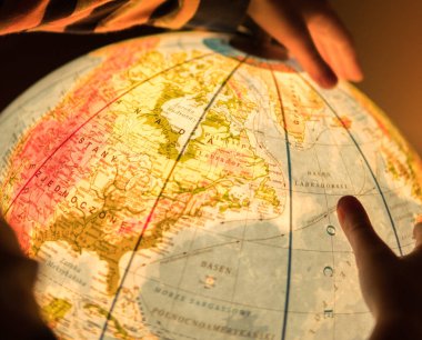 bir konum bir earth modeli harita üzerinde arıyorsunuz