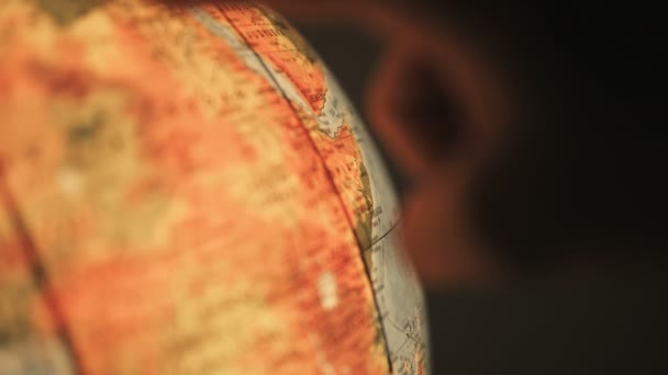 Bazı Alanlarda Dünya Dünya Üzerinde Işaret Parmak — Stok video