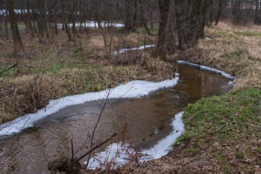 kar ve buz kapak bahar sezonu başında geri kalanı ile küçük dere