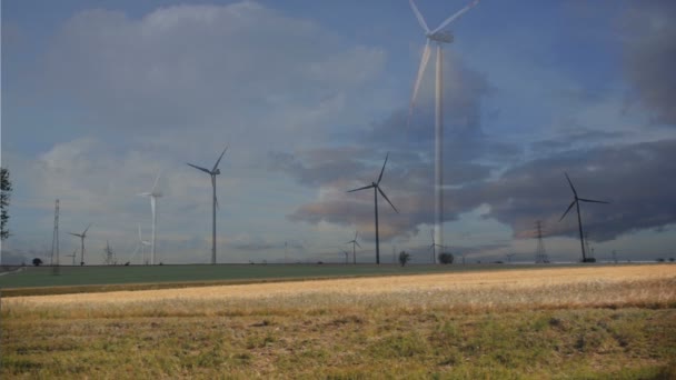 Surrealistisch Landelijk Landschap Met Velden Windturbines Tijdens Verschillende Seizoenen Hetzelfde — Stockvideo