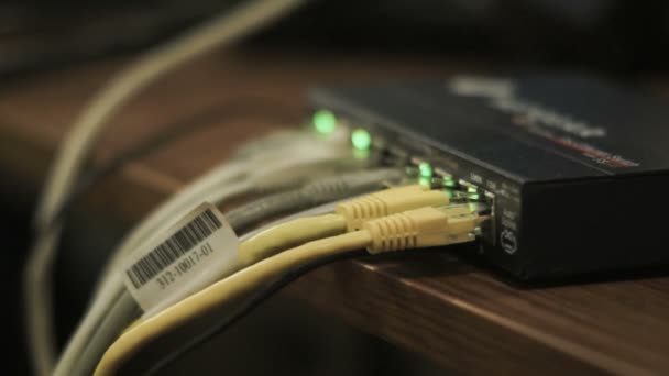 Detalle Luces Led Parpadeando Router Con Cables — Vídeo de stock