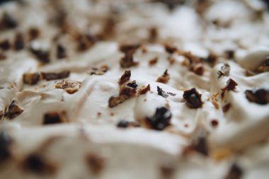 Bir pasta üstünde beze