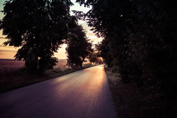 Puesta de sol sobre carretera —  Fotos de Stock