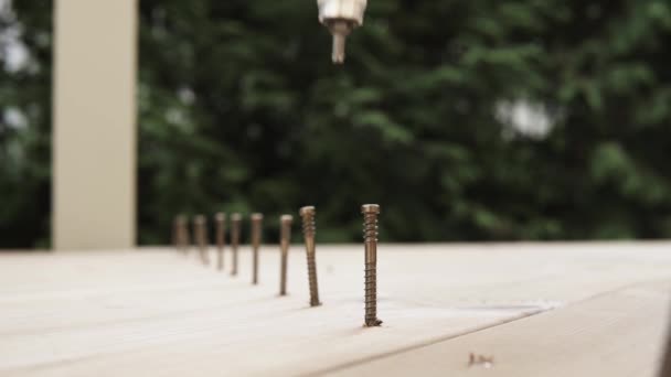Close up of a worker screwing the screw into the terrace boards — Stock Footage Close Worker Screwing Screw Terrace Boards Royalty Free Stock Video