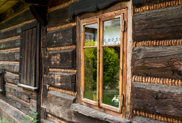 Старі Вікна Дерев Яній Стіні Старого Будинку — стокове фото