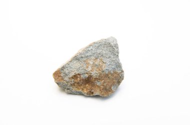 Cassiterite ayrıntısı beyaz arkaplan üzerinde izole