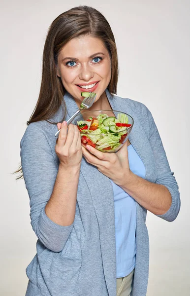 Молодая Женщина Ест Здоровую Пищу Салатом Помидорами Перцем Паприка Вегетарианский — стоковое фото