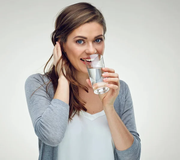 Jonge Lachende Vrouw Met Waterglas Geïsoleerd Witte Achtergrond — Stockfoto