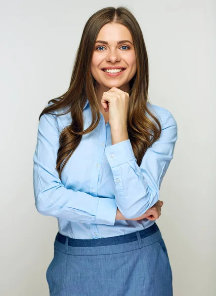 Portret Van Lachende Succesvolle Zakenvrouw Dragen Blauw Shirt Camera Kijken — Stockfoto