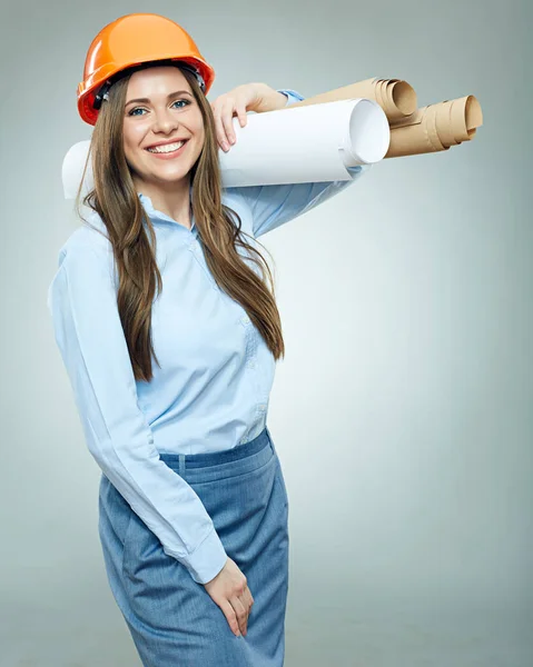 Jovem Engenheira Negócios Arquiteta Segurando Rolou Desenhos Técnicos Retrato Estúdio — Fotografia de Stock