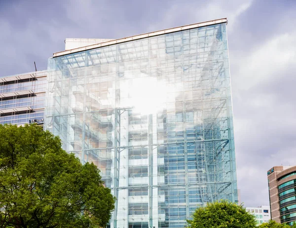 Fondo Arquitectónico Moderno Edificio Gran Altura Con Una Fachada Vidrio —  Fotos de Stock