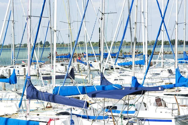 Barcos Vela Puerto Balatonfoldvar Lago Balaton Hungría — Foto de Stock