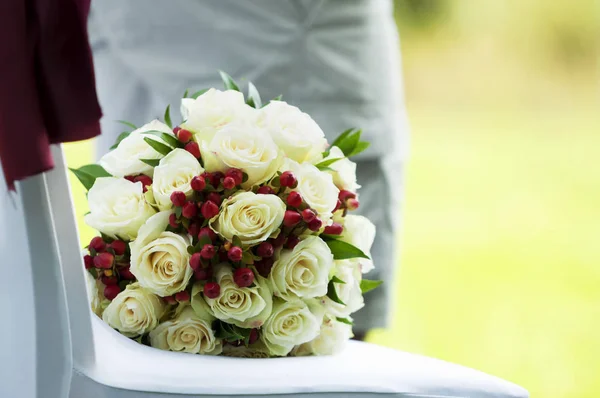 婚礼玫瑰花束在夏天时间 — 图库照片