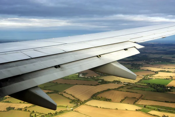 Skrzydła Samolotu Przed Lądowaniem — Zdjęcie stockowe