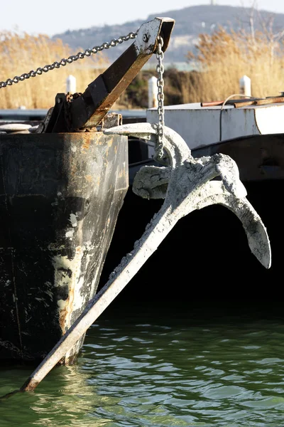 匈牙利巴拉顿湖驳船锚 — 图库照片