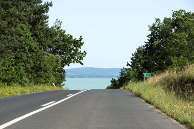 Balaton Gölü'ndeki Yol, Macaristan