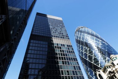 St. Mary Axe ve gökdelenler 13 Eylül 2019'da. Londra ( Birleşik Krallık )