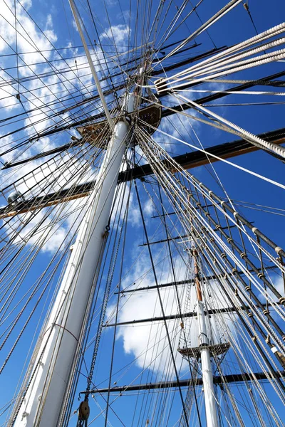 旧的帆船桅杆设备 — 图库照片