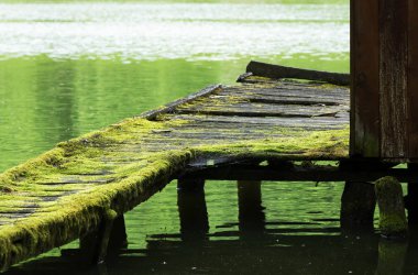 Göldeki balıkçı iskelesi.
