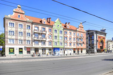 Kaliningrad, Rusya Federasyonu - 04.2018 olabilir: Leninsky Prospekt üzerinde bir güzel restore edilmiş evin cephe