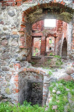 Doğu Prusya Ortaçağ savunma yapısına Insterburg kalesi kalıntıları. Chernyakhovsk versite