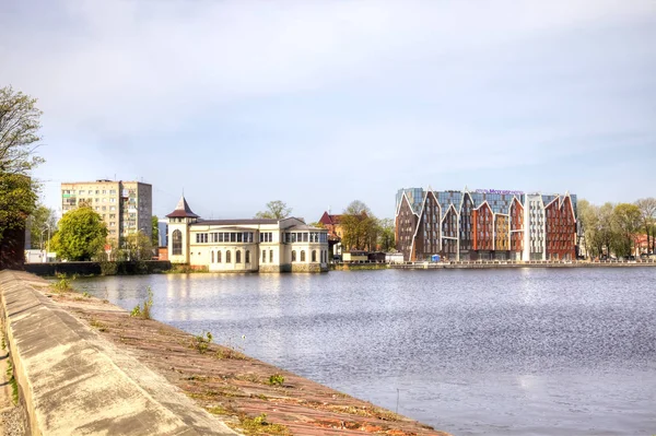 Kaliningrad Rusland April 2018 Bovenste Vijver Oude Vesting Muur Moderne — Stockfoto