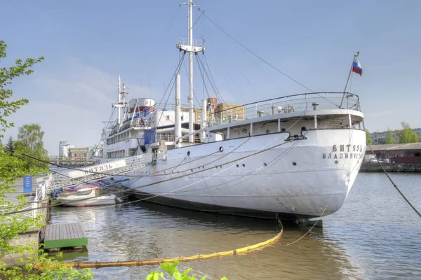 加里宁格勒 俄罗斯 2018 展览建筑和展品在世界海洋博物馆的领土上 普列戈利亚河河上的苏联研究船维塔兹 — 图库照片
