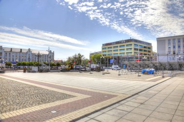 Kaliningrad, Rusya Federasyonu - 04.2018 olabilir: Zafer Meydanı'nda gösteri Mayıs günü arifesinde Konuk tribün kurulumu