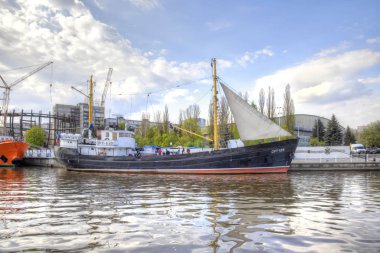 Kaliningrad, Rusya Federasyonu - Nisan 30.2018: Cpt-129 birinin yerli balıkçı tekneleri savaş sonrası dönemin ortalama balıkçı trol transfer Dünya Okyanus Müzesi sergi için. Balık tutma drift ağları ve alt sürütme unde yapılır