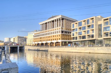 Moskova, Rusya - Kasım 07.2018: Vodootvodny kanal ve kentin tarihi ve kültürel Sadovnicheskaya dolgu